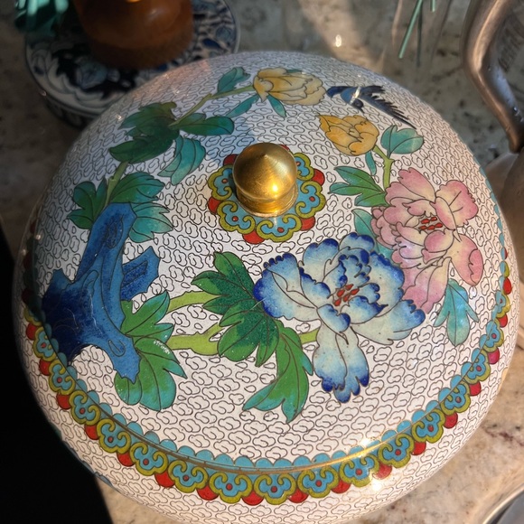 Unique Vintage White Floral Cloisonné large lidded container like new - Picture 12 of 12